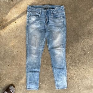 AE Super High Rise Jeans (Lightly acid wash) 12S